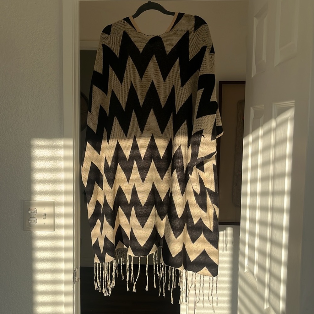 Tate Sweater - Picture 2 of 7